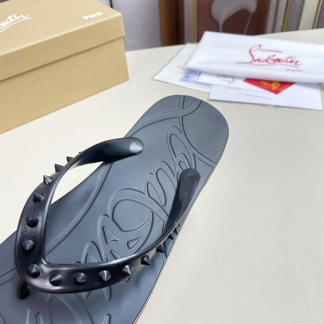 [CL red sole shoes] P: 260💰 size 38-45. Men's classic slippers, made on the official website 1:1, the original factory specializes in original materials ➖ OEM production ➖ Original ultra-light anti-slip outsole. Super fashionable and super comfortable, handsome on the feet, a must-have for men in summer! .